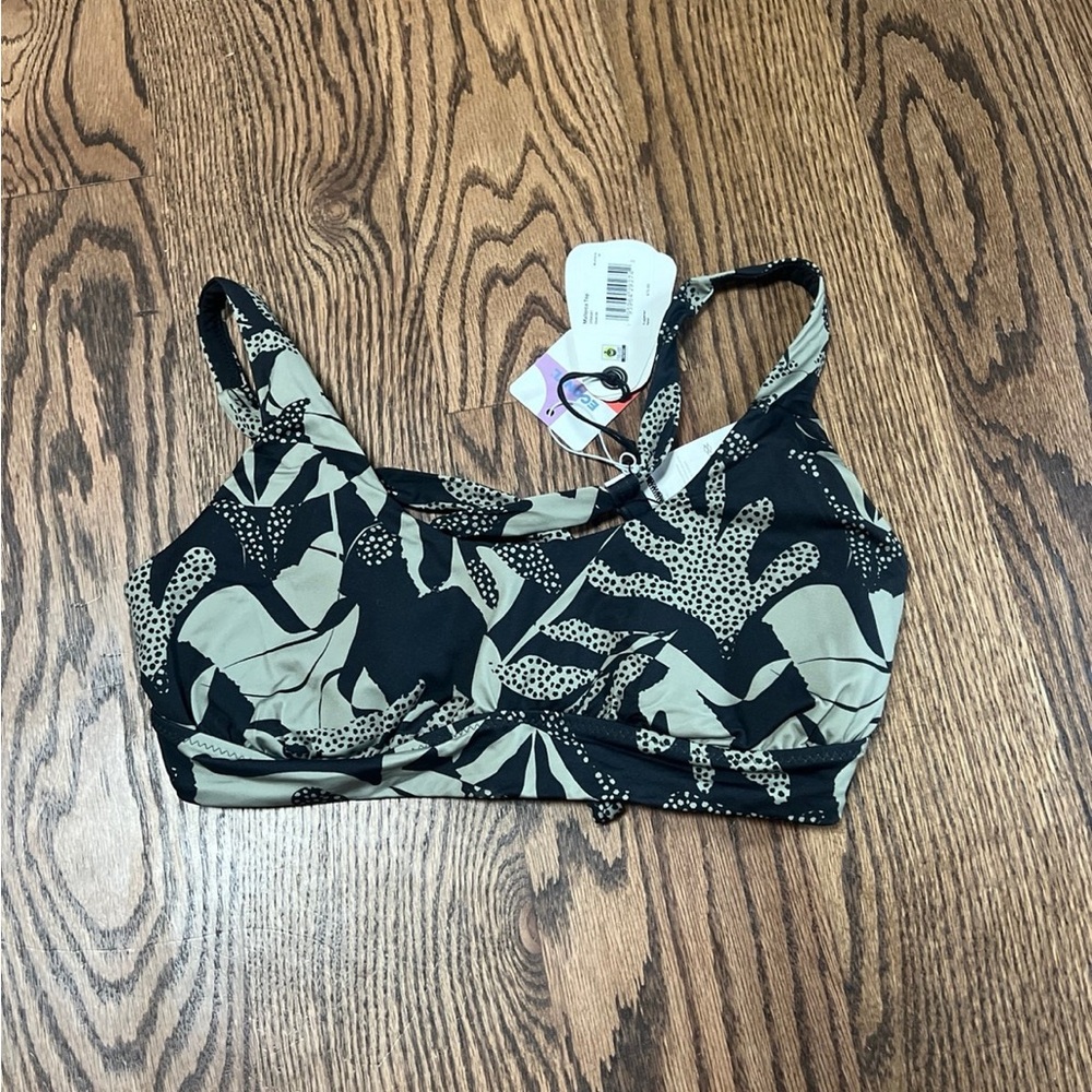 Women’s medium swim top NWT